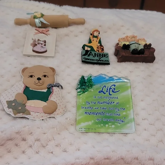 Set Of 7 Assorted Decorative Magnets - Picture 1 of 8